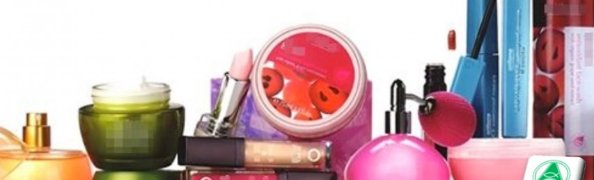 O uso de desodorantes e cosméticos aumenta o risco de câncer de mama.